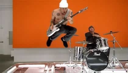 flea(se ki signifie puce en anglais) saute tres o