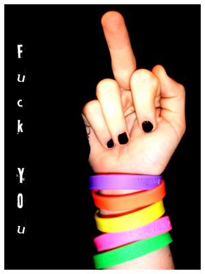 voila un doigt pour toutes les personnes ki mfon grave chier
